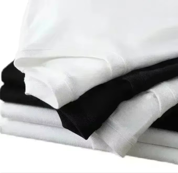 التناسخ العاطلين: تي شيرت Roxy - مراجعة Anime Merchandise Shirt وسعره